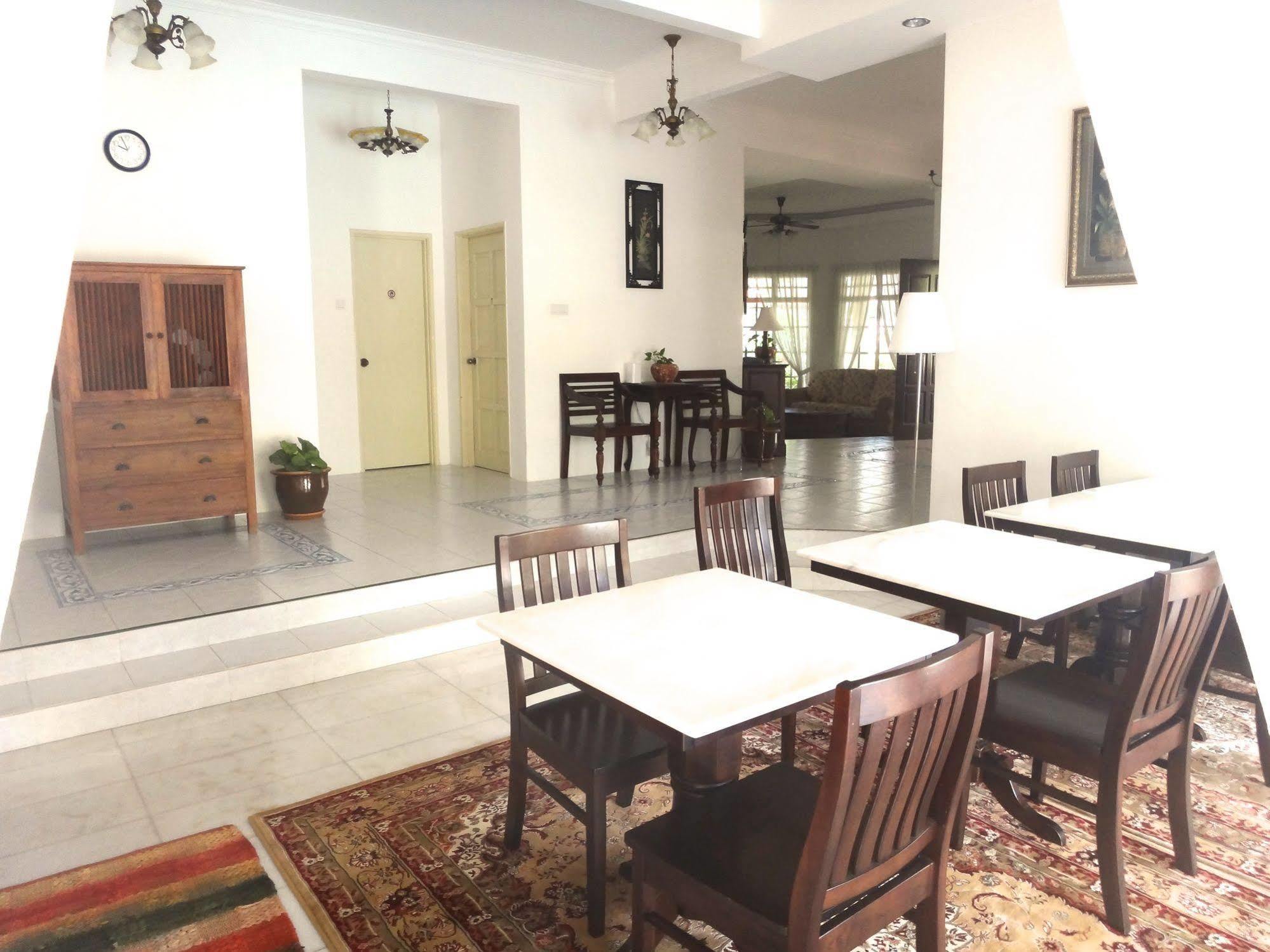 Rumah Putih Near Klia Сепанг Екстериор снимка